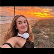 Doy clases particulares de inglés, tengo un nivel C1, casi nativo. He estado viviendo 4 años en Irlanda y 1 año en Malta